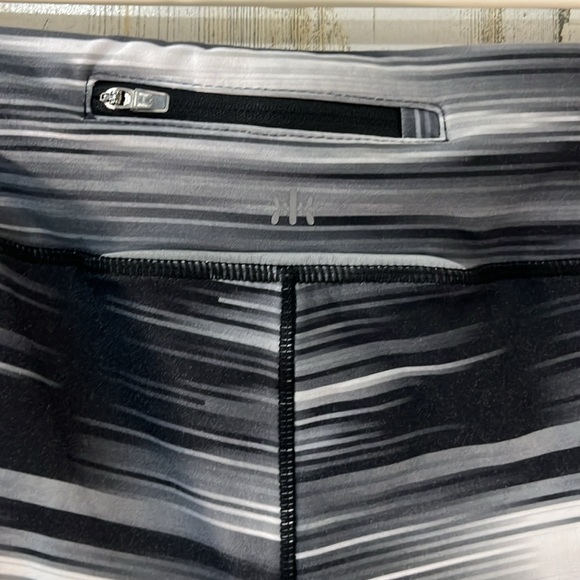 🐝 Kyodan Leggings Yoga Workout Crop Sheer Cutout Leg Size Large - Picture 7 of 8